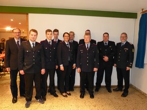 Beförderte und Funktionsträger von links nach rechts: Hauptamtsleiter Herr Burghardi, Sascha v. d. Brelie, Maximilian Hilker, Mirko Mußmann, Insa Heintel, Anne Krüger, Markus Gerloff, Jeffrey Hewitt (verdeckt), Eike Merk, Willi Lucan Beförderte und Funktionsträger von links nach rechts: Hauptamtsleiter Herr Burghardi, Sascha v. d. Brelie, Maximilian Hilker, Mirko Mußmann, Insa Heintel, Anne Krüger, Markus Gerloff, Jeffrey Hewitt (verdeckt), Eike Merk, Willi Lucan