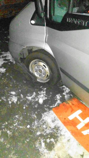 Der Vereinsbus steckt im Feld fest Der Vereinsbus steckt im Feld fest