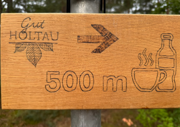 Holzschild Gut Holtau