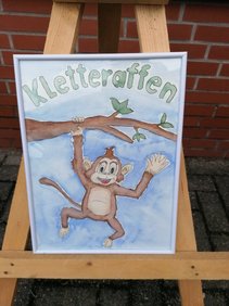 Bild eines Affen, der an einem Ast hängt, mit dem Schriftzug "Kletteraffen".