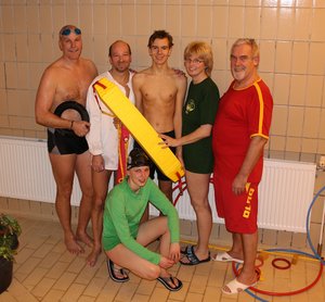 Ausbildung neuer Rettungsschwimmer in der DLRG Ortsgruppe Winsen (Aller) Ausbildung neuer Rettungsschwimmer in der DLRG Ortsgruppe Winsen (Aller)